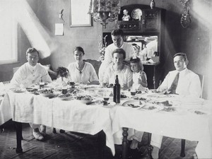 Menelusuri Jejak Dapur Hindia dari Tahun 1854 Lewat Kokki Bitja