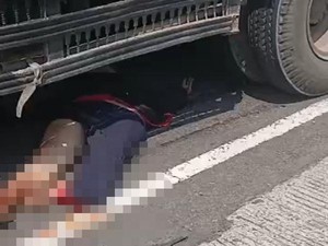 Nekat Salip Truk dari Kiri, Pemotor Perempuan di Gempol Patah Kaki