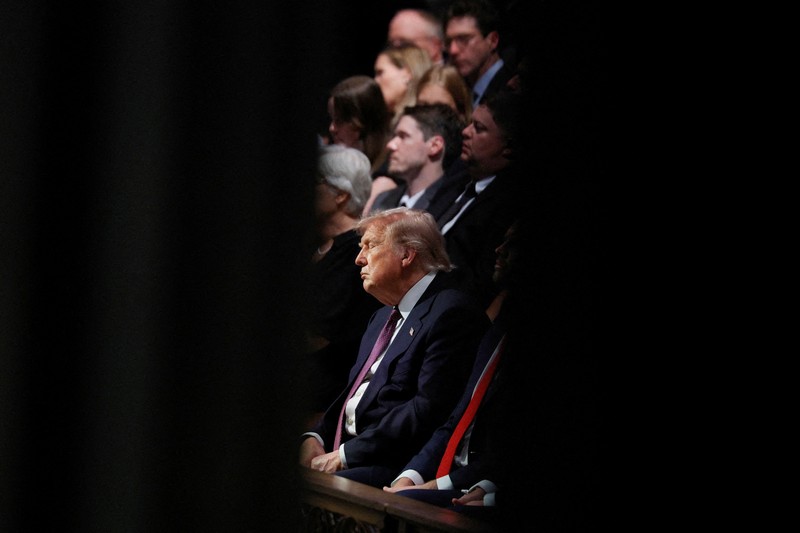 Presiden AS Donald Trump, Wakil Presiden AS JD Vance, Menteri Keuangan AS Scott Bessent, Eric Trump, dan istrinya Lara menghadiri upacara pemakaman mendiang Senator AS Lindsey Graham (R-SC) di Katedral Nasional Washington di Washington, D.C., AS, 28 Juli 2026. (REUTERS/Evan Vucci)
