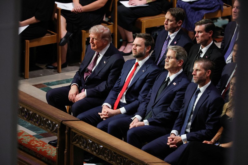 Presiden AS Donald Trump, Wakil Presiden AS JD Vance, Menteri Keuangan AS Scott Bessent, Eric Trump, dan istrinya Lara menghadiri upacara pemakaman mendiang Senator AS Lindsey Graham (R-SC) di Katedral Nasional Washington di Washington, D.C., AS, 28 Juli 2026. (REUTERS/Evan Vucci)