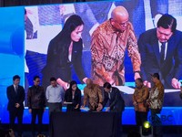 PT Bumi Etam Chemical (BEC), perusahaan patungan PT Arutmin Indonesia (Arutmin) dan PT Kaltim Prima Coal (KPC), bersama PT Istana Karang Laut (IKL) dan China National Chemical Engineering Co., Ltd. (CNCEC), secara resmi menandatangani kontrak *Front-