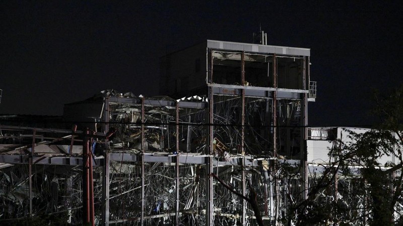 Pusat perbelanjaan Aeon Mall yang rusak, tempat menurut media lokal terjadi ledakan setelah gempa bumi dengan magnitudo awal 7,1 melanda prefektur Kumamoto selatan Jepang, di Kota Kashima, Prefektur Kumamoto, Jepang, 28 Juli 2026.
