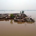 Sebuah tayangan drone menunjukkan rumah-rumah yang terendam air di desa Noorpur setelah hujan monsun di Muridke, Pakistan, 28 Juli 2026. (REUTERS/Murtaza Ali)