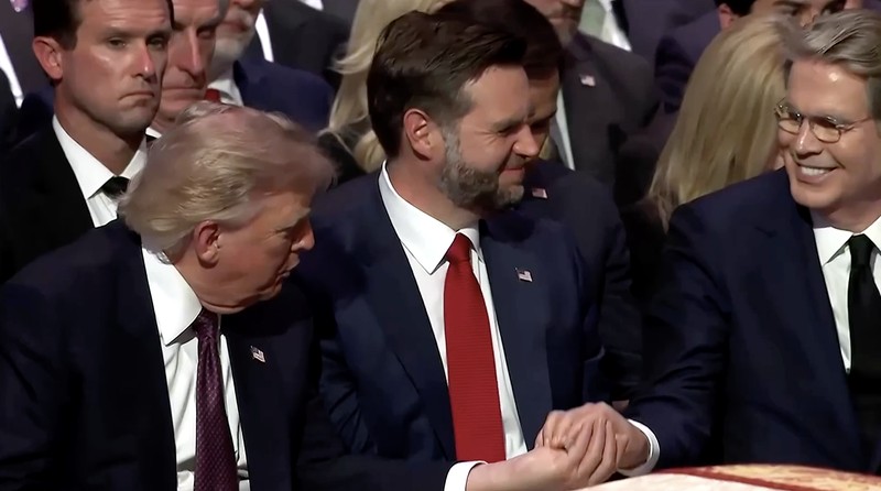 Presiden AS Donald Trump, Wakil Presiden AS JD Vance, Menteri Keuangan AS Scott Bessent, Eric Trump, dan istrinya Lara menghadiri upacara pemakaman mendiang Senator AS Lindsey Graham (R-SC) di Katedral Nasional Washington di Washington, D.C., AS, 28 Juli 2026. (REUTERS/Evan Vucci)