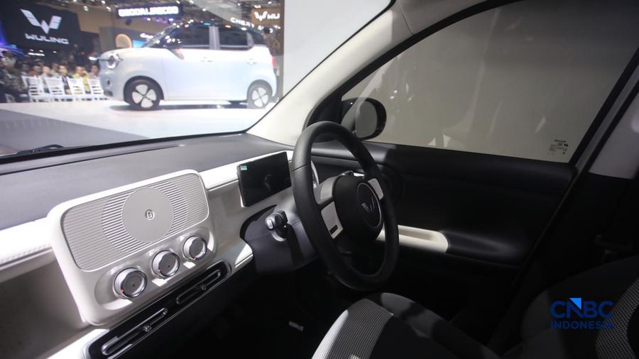 Wuling Aira EV ditampilkan dalam acara GIIAS 2026 di ICE BSD, Kabupaten Tangerang, Banten, Rabu (29/7/2026). (CNBC Indonesia/Faisal Rahman)
