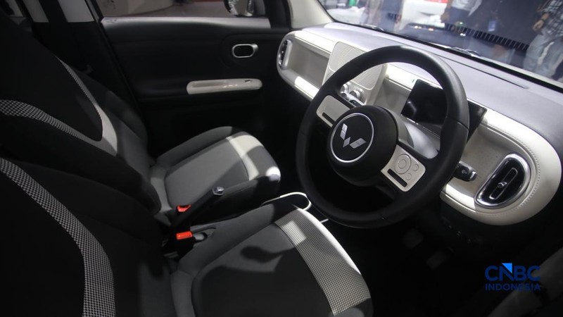 Wuling Aira EV ditampilkan dalam acara GIIAS 2026 di ICE BSD, Kabupaten Tangerang, Banten, Rabu (29/7/2026). (CNBC Indonesia/Faisal Rahman)