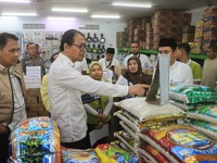 Bapanas melakukan pengawasan beras di pasar. (Dok. Humas Bapanas)