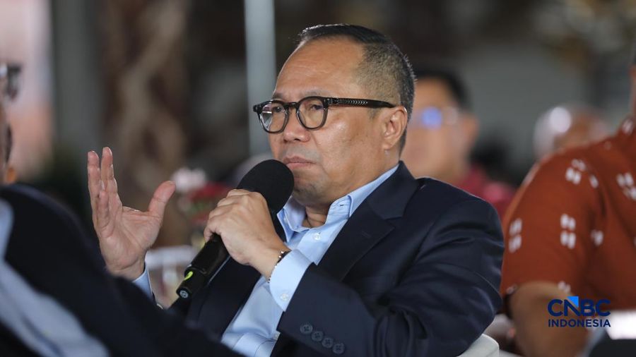 Ketua Forum Industri Nikel Indonesia (FINI), Arif Perdanakusumah saat memberikan pemaparan dalam acara Coffee Morning “Kupas Tuntas Dinamika Tata Kelola Industri Pertambangan Mineral” di Parle, Senayan, Jakarta, Kamis (30/7/2026). (CNBC Indonesia