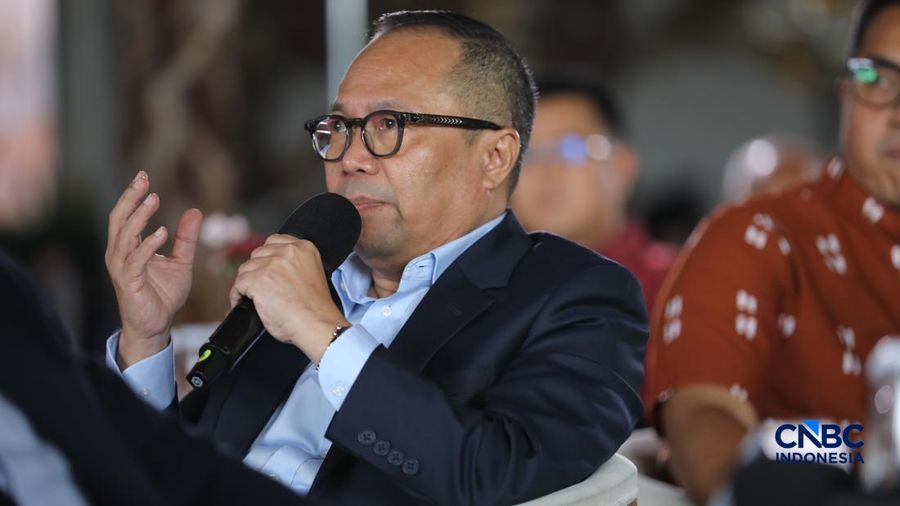 Ketua Forum Industri Nikel Indonesia (FINI), Arif Perdanakusumah saat memberikan pemaparan dalam acara Coffee Morning “Kupas Tuntas Dinamika Tata Kelola Industri Pertambangan Mineral” di Parle, Senayan, Jakarta, Kamis (30/7/2026). (CNBC Indonesia