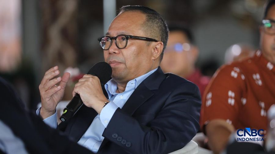 Ketua Forum Industri Nikel Indonesia (FINI), Arif Perdanakusumah saat memberikan pemaparan dalam acara Coffee Morning “Kupas Tuntas Dinamika Tata Kelola Industri Pertambangan Mineral” di Parle, Senayan, Jakarta, Kamis (30/7/2026). (CNBC Indonesia