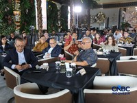 Boyke Poerbaya Abidin, Presdir PT Merdeka Gold Resources Tbk (EMAS) saat memberikan pemaparan dalam acara Coffee Morning “Kupas Tuntas Dinamika Tata Kelola Industri Pertambangan Mineral” di Parle, Senayan, Jakarta, Kamis (30/7/2026). (CNBC Indone