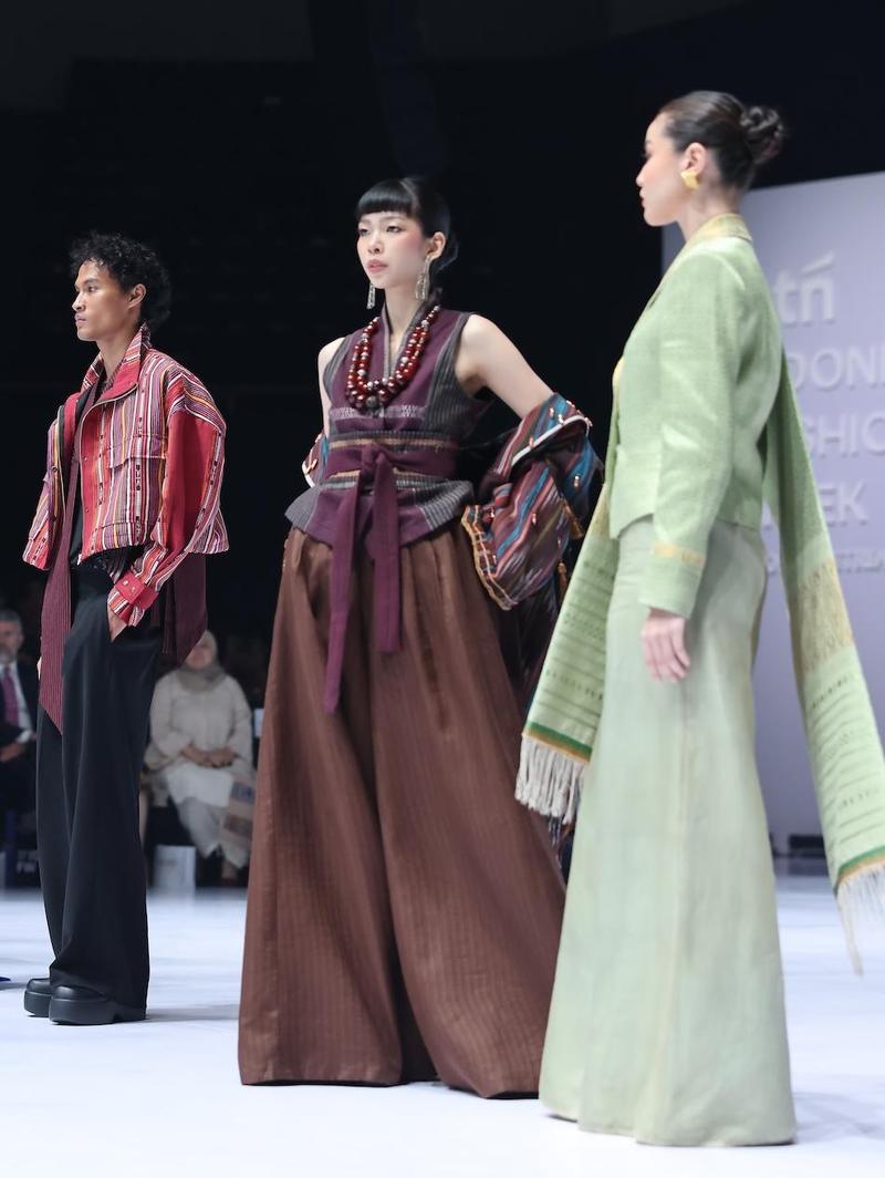 Indonesia Fashion Week 2026 Resmi Dibuka, Kain Ulos Jadi Sorotan Utama