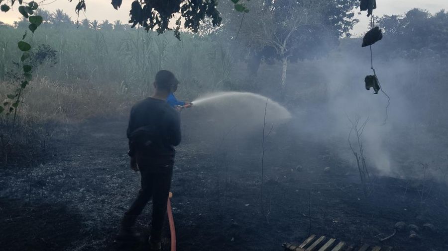 Karhutla terjadi di Gampong Cot Girek Kandang, Kecamatan Muara Dua, Kota Lhokseumawe pada Minggu (26/7) pukul 18.30 WIB.
