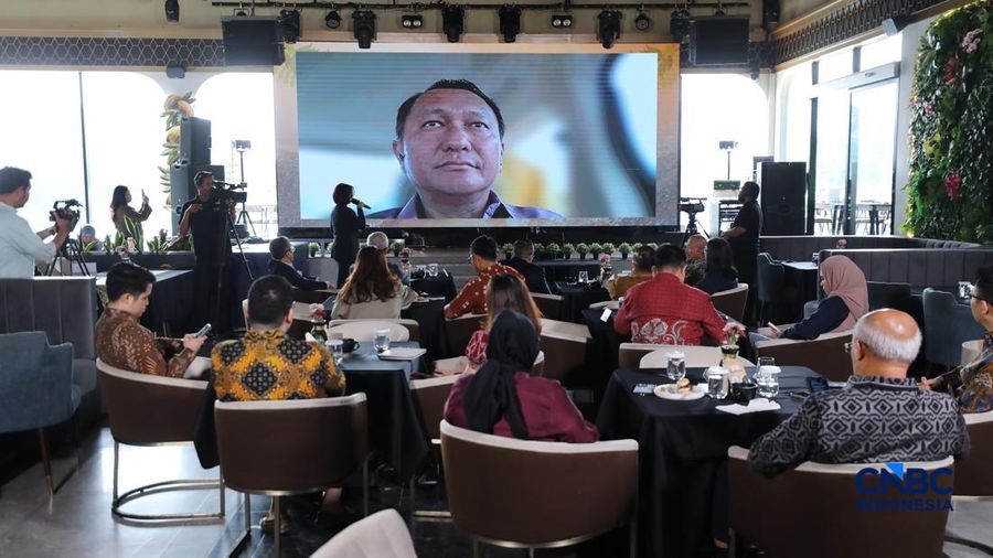 Ketua Komisi XII DPR RI, Bambang Patijaya saat memberikan pemaparan secara online dalam acara Coffee Morning “Kupas Tuntas Dinamika Tata Kelola Industri Pertambangan Mineral” di Parle, Senayan, Jakarta, Kamis (30/7/2026). (CNBC Indonesia/Tri Susi