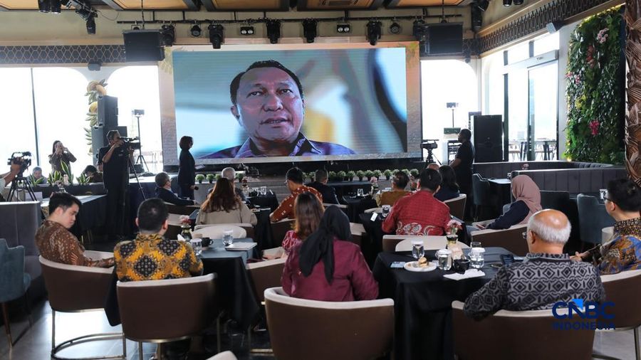 Ketua Komisi XII DPR RI, Bambang Patijaya saat memberikan pemaparan secara online dalam acara Coffee Morning “Kupas Tuntas Dinamika Tata Kelola Industri Pertambangan Mineral” di Parle, Senayan, Jakarta, Kamis (30/7/2026). (CNBC Indonesia/Tri Susi