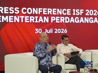 Ketua Umum APPBI Alphonzus Widjaja, bersama Dirjen Perdagangan Dalam Negeri Kemendag Iqbal Shoffan Shofwan dalam konferensi pers di Auditorium Kemendag, Jakarta, Kamis (30/7/2026). (CNBC Indonesia/Martyasari Rizky)