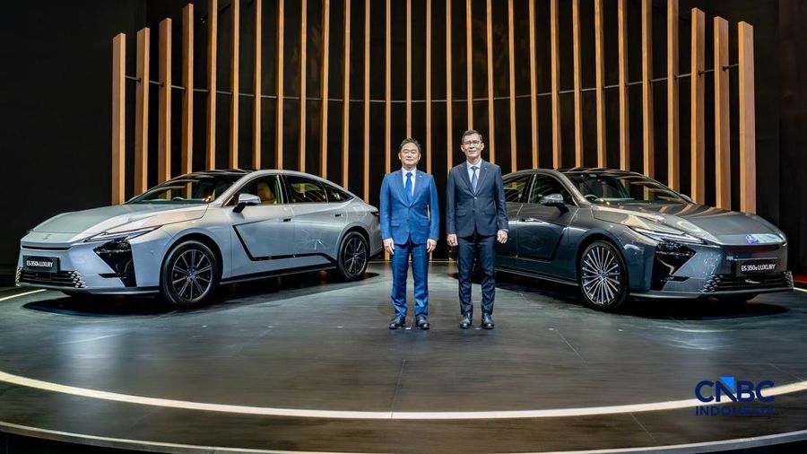 Lexus meluncurkan All-New Lexus ES 350e dalam pilihan hybrid dan listrik murni serta RZ 600e F SPORT Performance dalam ajang GIIAS 2026 di ICE BSD, Tangerang, Kamis (30/7/2026). (CNBC Indonesia/Ferry Sandi)