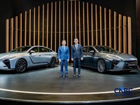 Lexus meluncurkan All-New Lexus ES 350e dalam pilihan hybrid dan listrik murni serta RZ 600e F SPORT Performance dalam ajang GIIAS 2026 di ICE BSD, Tangerang, Kamis (30/7/2026). (CNBC Indonesia/Ferry Sandi)