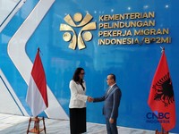 Menteri Perlindungan Pekerja Migran Indonesia (P2MI) Mukhtarudin baru saja melakukan pertemuan dengan Menteri Ekonomi dan Inovasi Albania, Delina Ibrahimaj pada Kamis (30/7/2026). (CNBC Indonesia/Novina Putri Bestari)