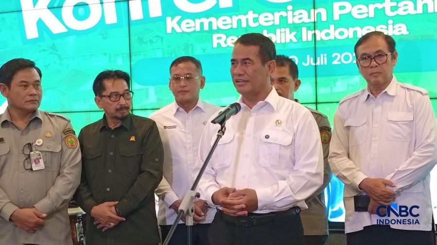 Menteri Pertanian (Mentan) Amran Sulaiman saat konferensi pers di kantornya, Jakarta, Kamis (30/7/2026).  (CNBC Indonesia/Martyasari Rizki)