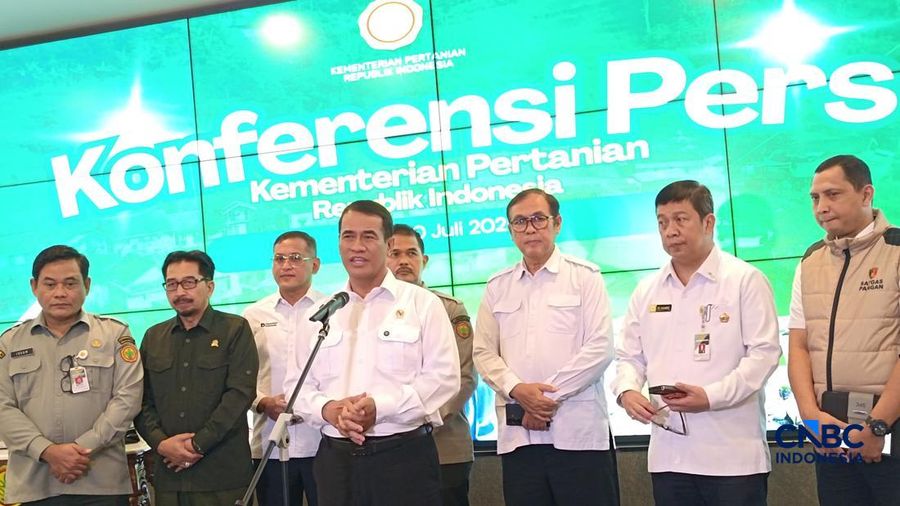 Menteri Pertanian (Mentan) Amran Sulaiman saat konferensi pers di kantornya, Jakarta, Kamis (30/7/2026).  (CNBC Indonesia/Martyasari Rizki)