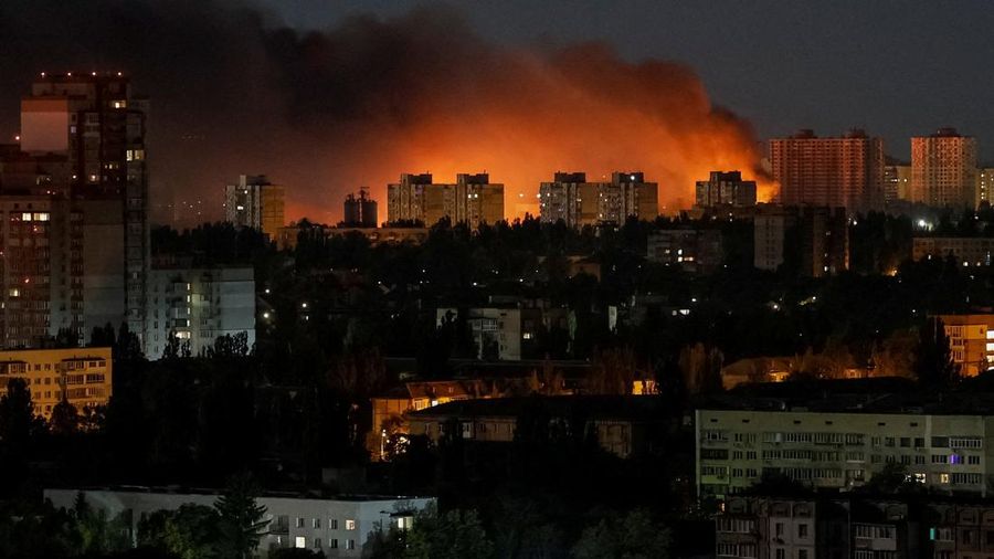 Smoke rises in the city during a Russian missile strike, amid Russia's attack on Ukraine, in Kyiv, Ukraine July 30, 2026. REUTERS/Gleb Garanich     TPX IMAGES OF THE DAY