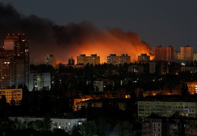 Smoke rises in the city during a Russian missile strike, amid Russia's attack on Ukraine, in Kyiv, Ukraine July 30, 2026. REUTERS/Gleb Garanich     TPX IMAGES OF THE DAY