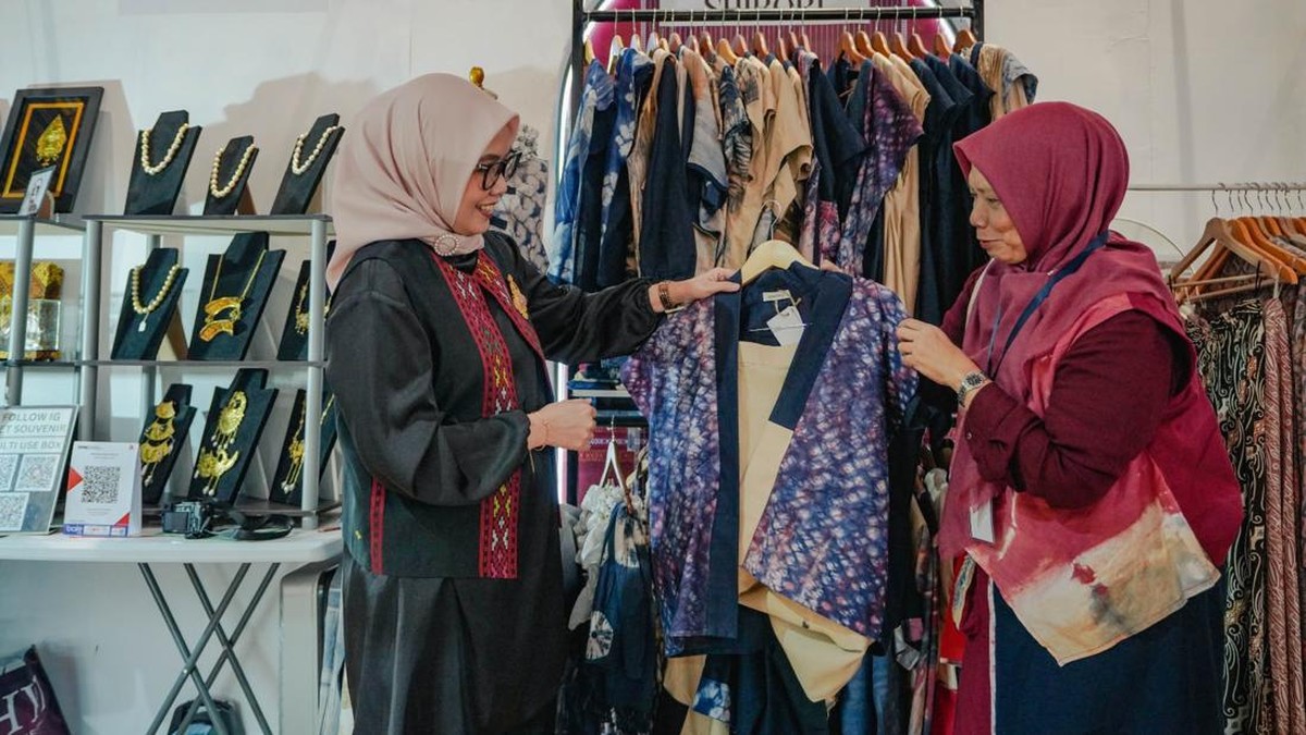 Pertamina Bawa 11 UMKM Binaan Tampil di Indonesia Fashion Week 2026