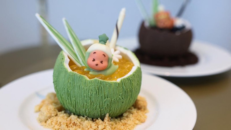 Hidangan penutup Twinkle Twinkle Tangy Coconut Mousse dan Twinkle Twinkle Sweet Coconut Mousse dipresentasikan di toko roti internasional pertama Pop Mart selama acara media day mereka di Resorts World Sentosa di Singapura pada 29 Juli 2026.
