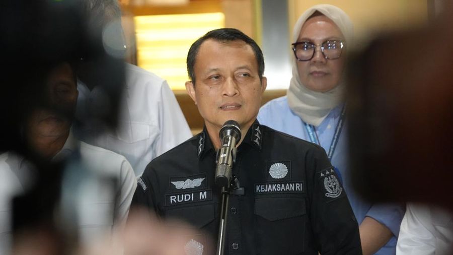 Jaksa Agung Muda Bidang Pengawasan (Jamwas), Rudi Margono, saat menyampaikan siaran pers di Gedung Utama Kejaksaan Agung, Jakarta, Kamis (30/7/2026). (Dokumentasi Pusat Penerangan Hukum Kejaksaan Agung)