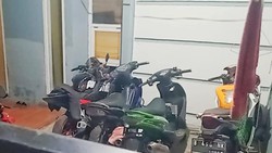 Pemicu Kelompok Bersenjata Tajam Serang Kontrakan Polisi di Karawang