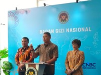 Kepala Badan Gizi Nasional (BGN) Sudaryono saat konferensi pers di Kantor BGN, Jakarta, Jumat (31/7/2026). (CNBC Indonesia/Martyasari Rizky)