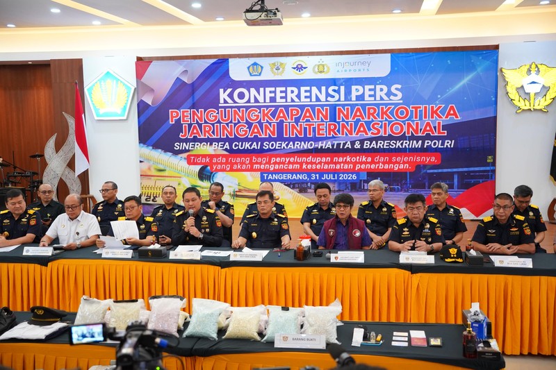 Konferensi Pers Penindakan Bea Cukai Terhadap Pembawaan Narkotika 26 KG Oleh Pilot  di Bandara Soekarno-Hatta Jumat (31/7). (Dok DJBC)