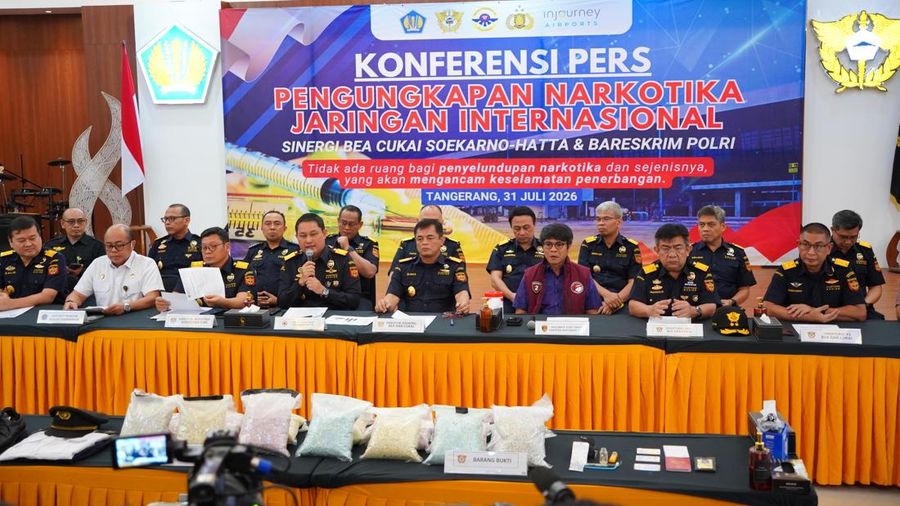 Konferensi Pers Penindakan Bea Cukai Terhadap Pembawaan Narkotika 26 KG Oleh Pilot  di Bandara Soekarno-Hatta Jumat (31/7). (Dok DJBC)
