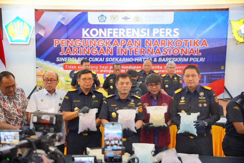 Konferensi Pers Penindakan Bea Cukai Terhadap Pembawaan Narkotika 26 KG Oleh Pilot  di Bandara Soekarno-Hatta Jumat (31/7). (Dok DJBC)
