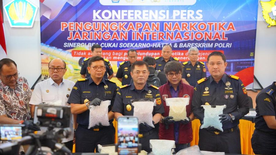 Konferensi Pers Penindakan Bea Cukai Terhadap Pembawaan Narkotika 26 KG Oleh Pilot  di Bandara Soekarno-Hatta Jumat (31/7). (Dok DJBC)