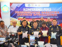 Konferensi Pers Penindakan Bea Cukai Terhadap Pembawaan Narkotika 26 KG Oleh Pilot  di Bandara Soekarno-Hatta Jumat (31/7). (Dok DJBC)