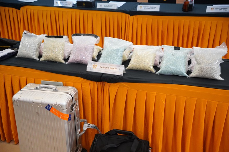 Konferensi Pers Penindakan Bea Cukai Terhadap Pembawaan Narkotika 26 KG Oleh Pilot  di Bandara Soekarno-Hatta Jumat (31/7). (Dok DJBC)