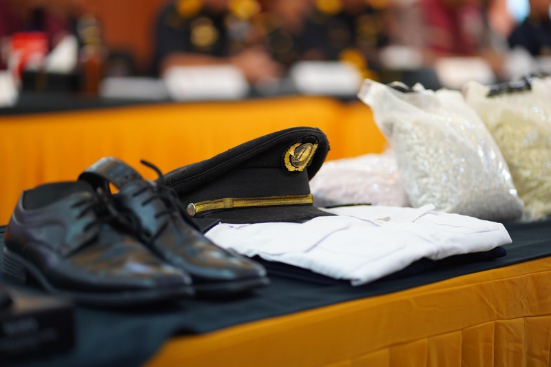 Konferensi Pers Penindakan Bea Cukai Terhadap Pembawaan Narkotika 26 KG Oleh Pilot  di Bandara Soekarno-Hatta Jumat (31/7). (Dok DJBC)