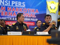 Konferensi Pers Penindakan Bea Cukai Terhadap Pembawaan Narkotika 26 KG Oleh Pilot  di Bandara Soekarno-Hatta Jumat (31/7). (Dok DJBC)