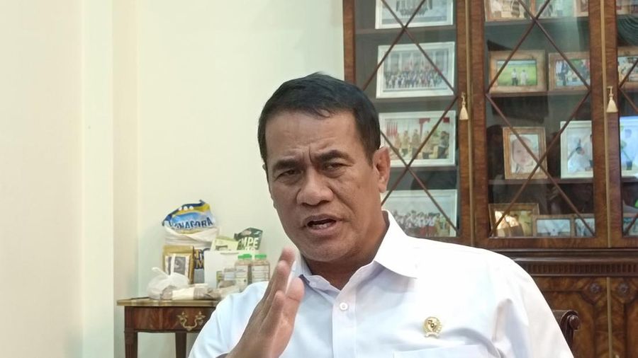 Menteri Pertanian (Mentan) Amran Sulaiman saat ditemui di kediamannya, Jakarta, Jumat (31/7/2026) . (CNBC Indonesia/Martyasari Rizki)