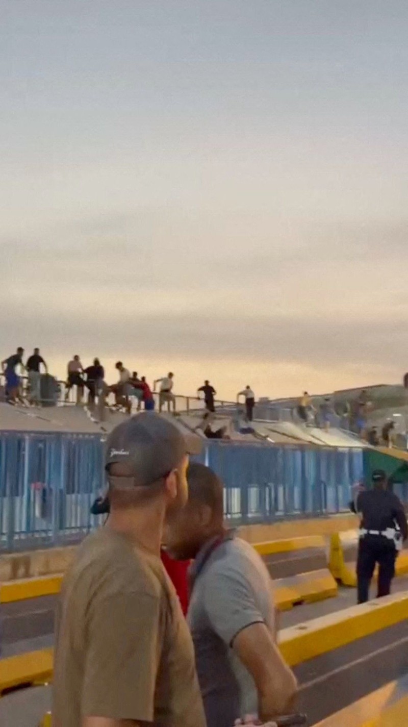 Migrants from Morocco cross into Ceuta by sea and gather near the border fence between the Spanish enclave of Ceuta and Morocco, as seen from Ceuta, Spain, July 30, 2026. REUTERS/Fabian Bimmer