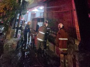 Toko Bir di Jalan MT Haryono Semarang Terbakar