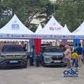 Sejumlah pengunjung GIIAS 2026 menjajal berbagai mobil yang dipamerkan melalui sesi test drive di Indonesia Convention Exhibition (ICE) BSD, Tangerang, Jumat (31/7/2026). (CNBC Indonesia/Ferry Sandi)