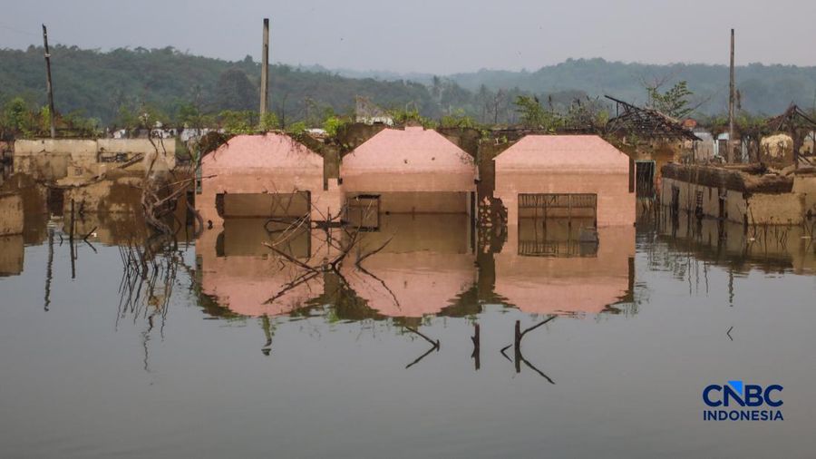 Suasana permukiman nan kembali muncul di area Bendungan Karian nan mengering di Kampung Somang, Lebak, Banten, Kamis (30/7/2026). (CNBC Indonesia/Faisal Rahman)