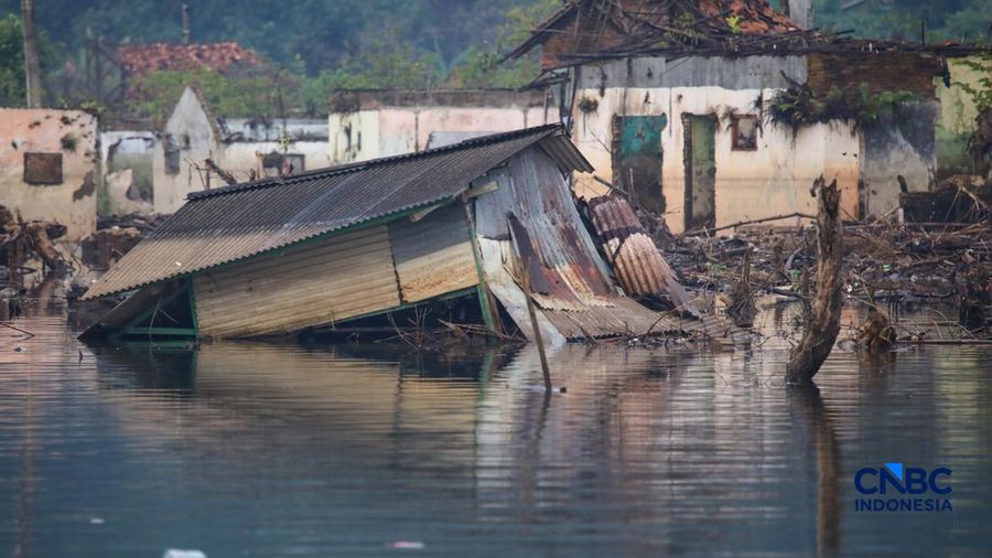 Suasana permukiman nan kembali muncul di area Bendungan Karian nan mengering di Kampung Somang, Lebak, Banten, Kamis (30/7/2026). (CNBC Indonesia/Faisal Rahman)