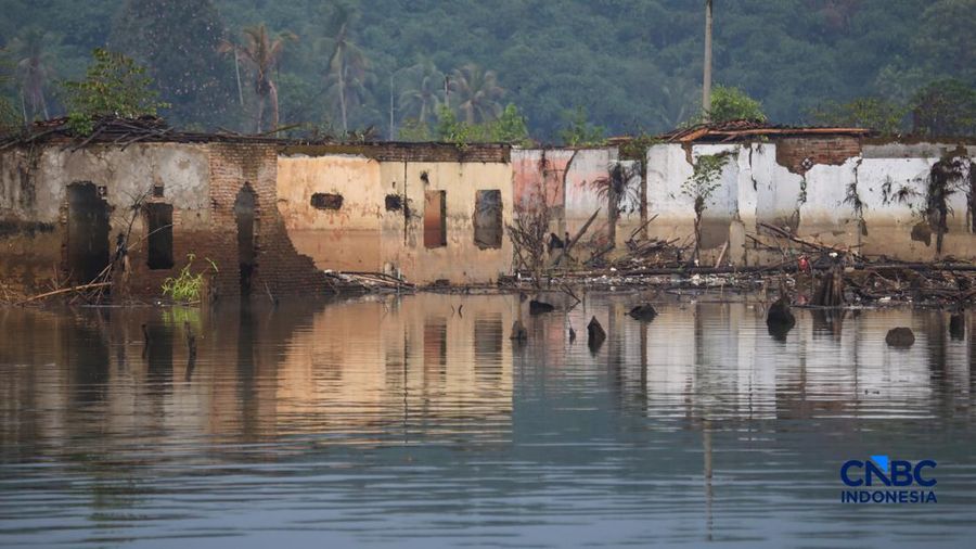 Suasana permukiman nan kembali muncul di area Bendungan Karian nan mengering di Kampung Somang, Lebak, Banten, Kamis (30/7/2026). (CNBC Indonesia/Faisal Rahman)