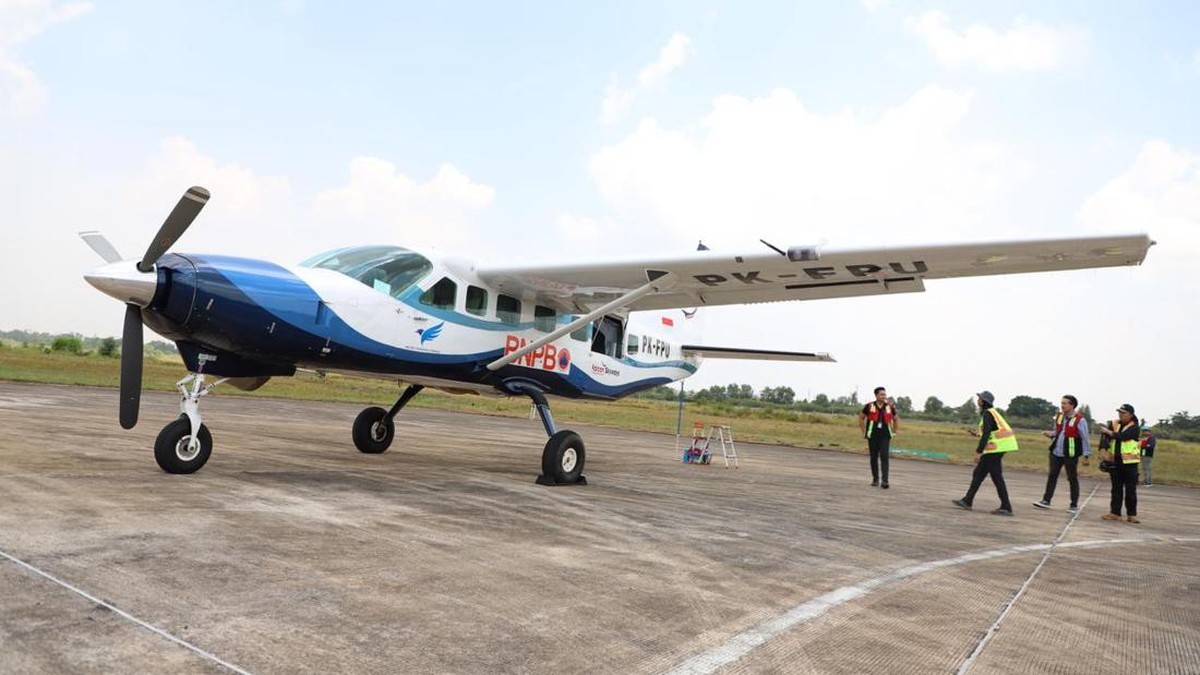 Kebakaran Landa Lahan Gambut, 2.000 Kg Garam Ditebar di Langit Kalteng