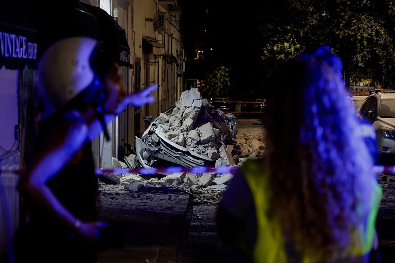 A view shows a damaged vehicle among boulders and debris after a magnitude 4.7 earthquake struck the Campi Flegrei area, in Pozzuoli, near Naples, Italy, July 31, 2026. REUTERS/Salvatore Laporta