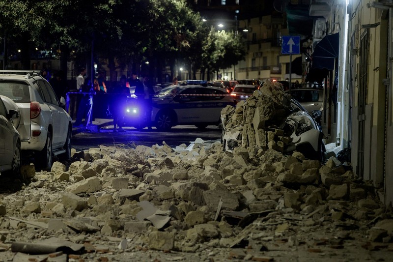 A view shows a damaged vehicle among boulders and debris after a magnitude 4.7 earthquake struck the Campi Flegrei area, in Pozzuoli, near Naples, Italy, July 31, 2026. REUTERS/Salvatore Laporta
